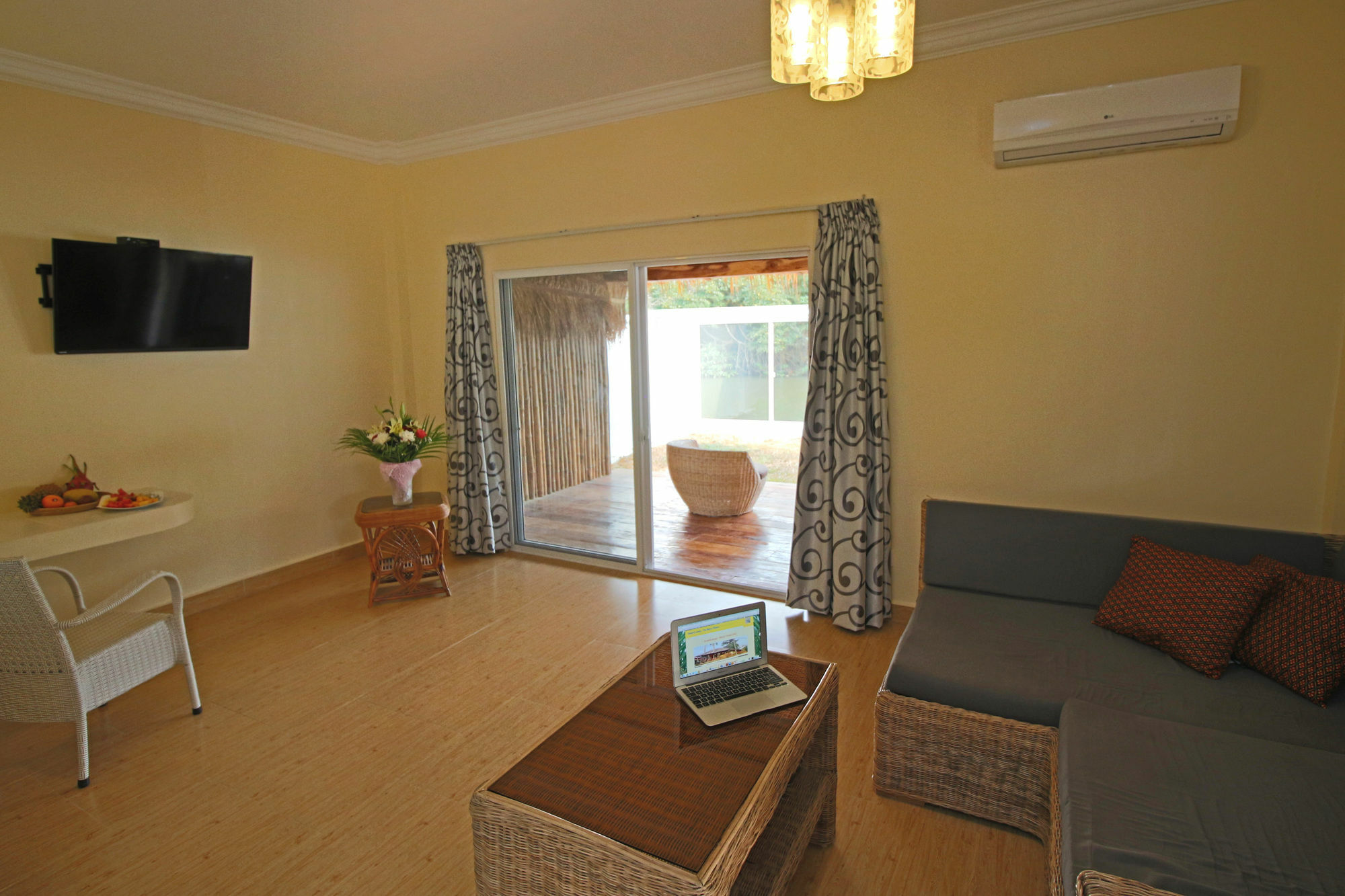 Sunset Lounge Hotel Сиханоуквил Екстериор снимка