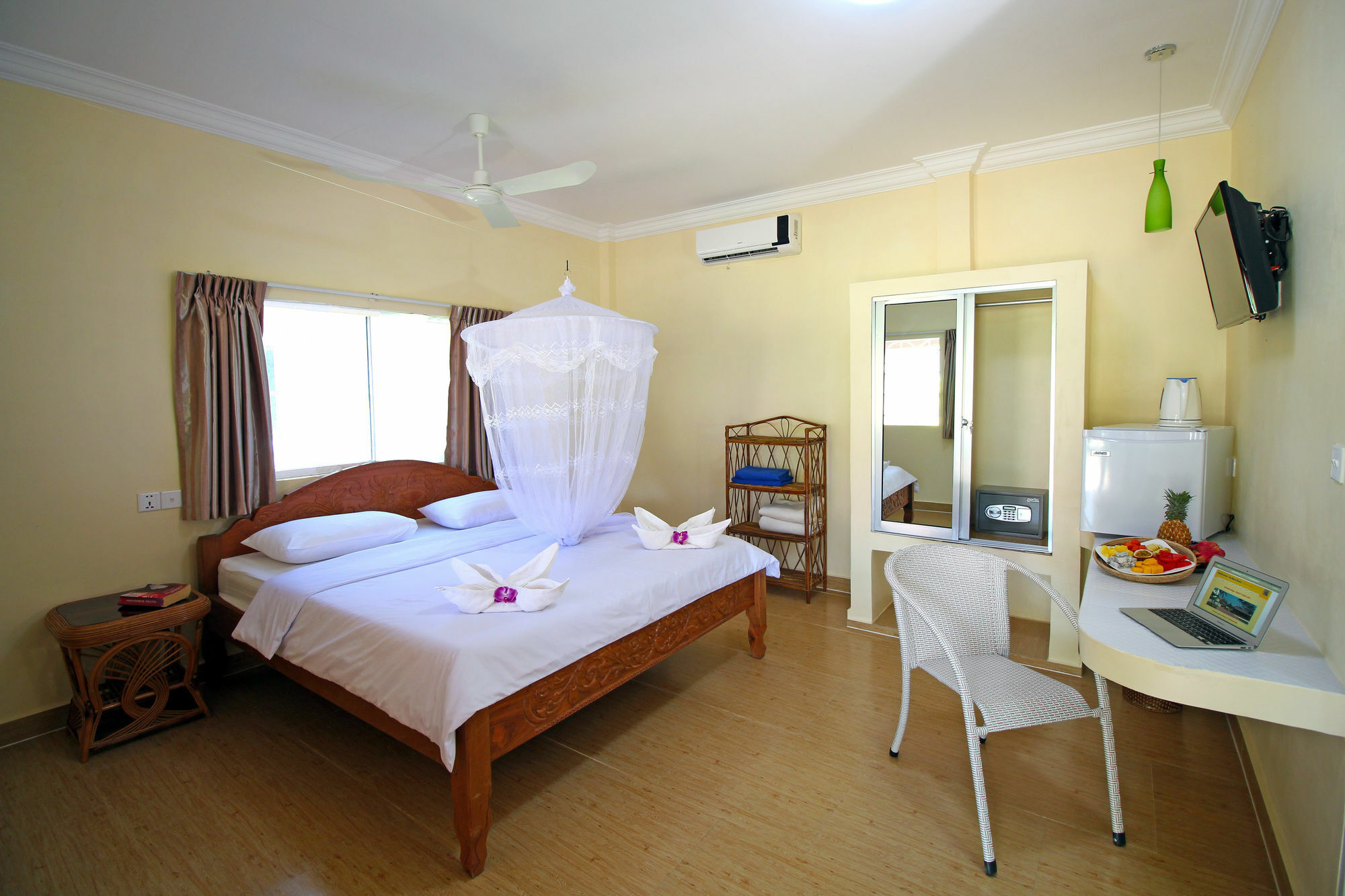 Sunset Lounge Hotel Сиханоуквил Екстериор снимка